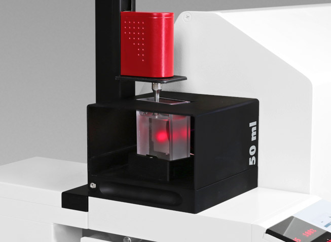 Increased optical concentration of the sample through the long optical path of the laser beam in the sample fluid in the CUVETTE 50